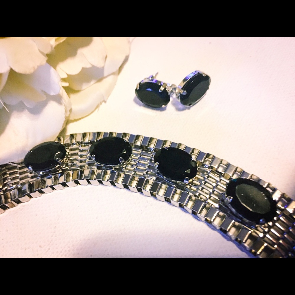 🔴NWOT Silver Statement Necklace
