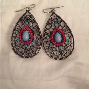 Very cute American eagle earrings!