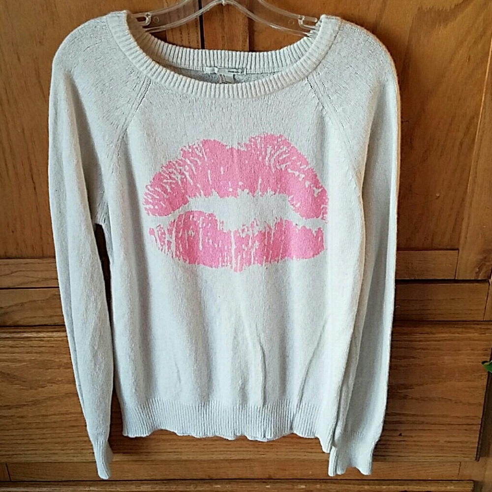 Forever 21 Kiss me sweater