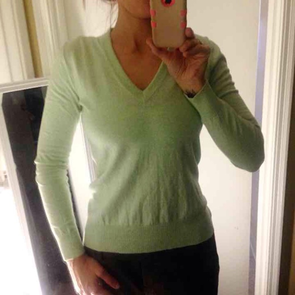 J Crew Small V neck Long Sleeve Top super cute