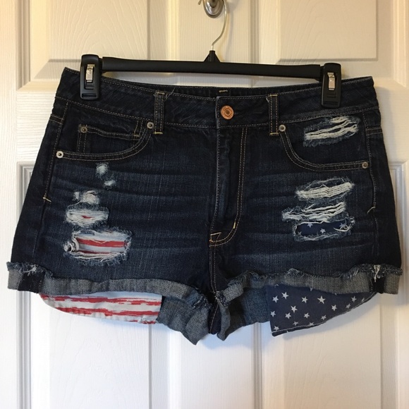 American Eagle Outfitters Pants - American Eagle Hi-Rise Flag shorts