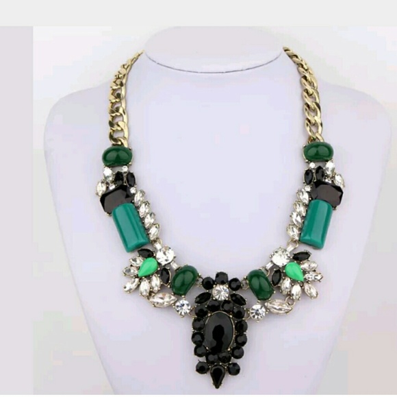boutique Jewelry - Goldtone black green stones beauty bib style