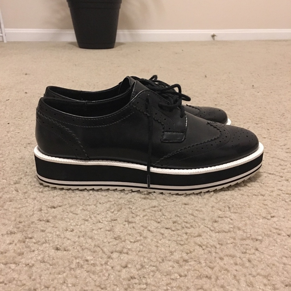 Black platform Oxford shoes