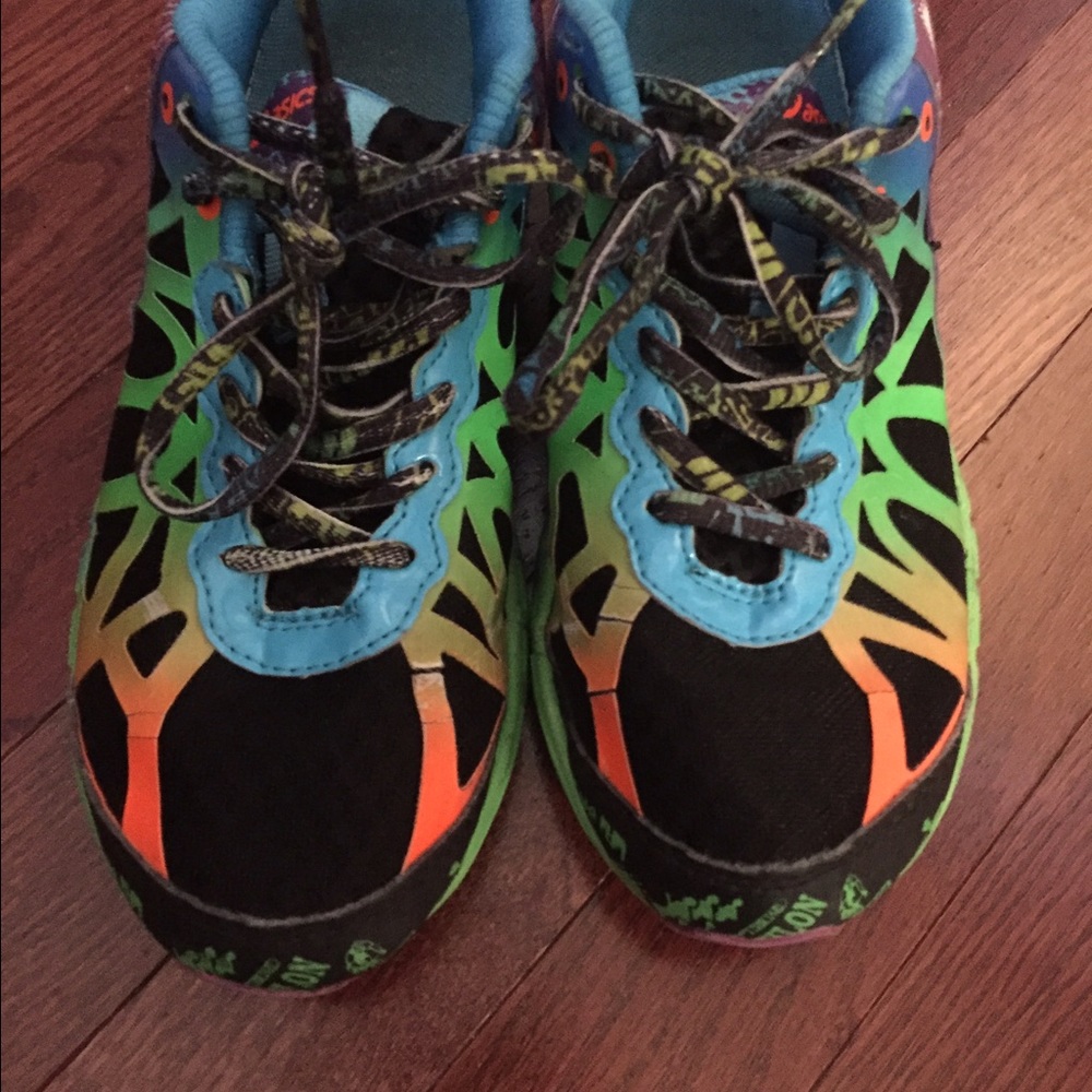 Asisc gel-noosa running shoes