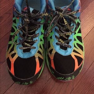 Asisc gel-noosa running shoes