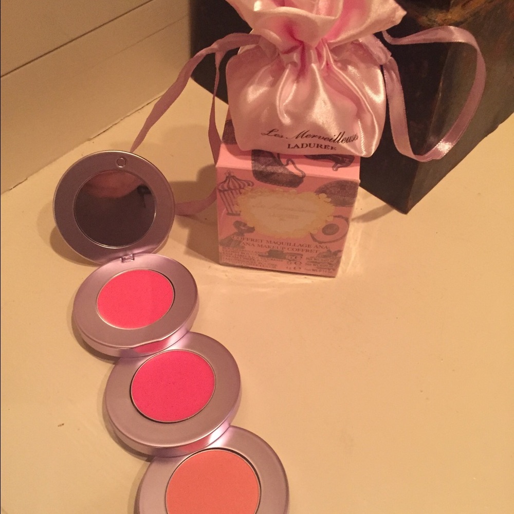 Les Merveilleuses LADUREE LE stacked blush set