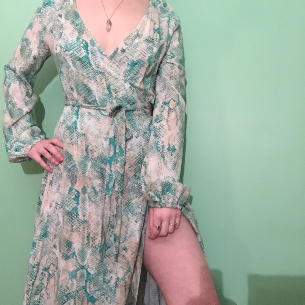 🌻 Long Sleeve Wrap Maxi Dress🌻