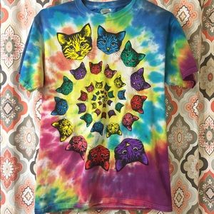 🌀Tye-dye swirly cats t-shirt!