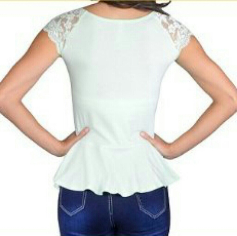🆕Mint green short sleeve blouse with lace sleeves - Picture 2 of 6
