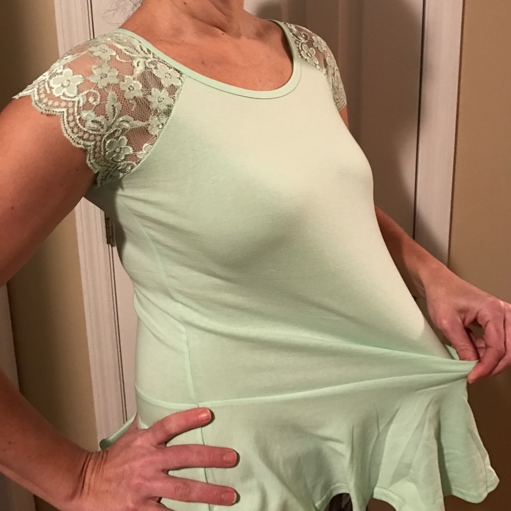 🆕Mint green short sleeve blouse with lace sleeves - Picture 6 of 6