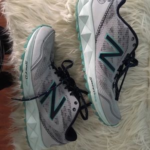 NEW BALANCE running shoes