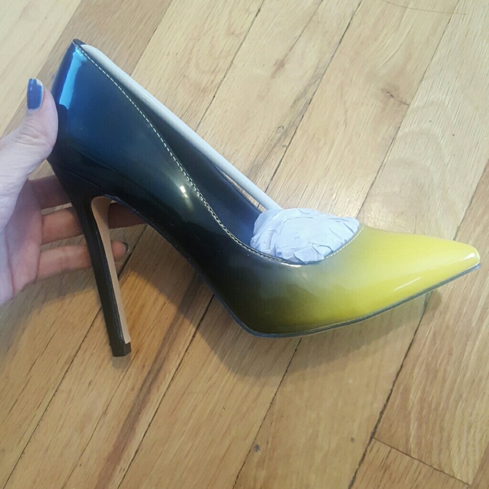 Pointed toe pumps