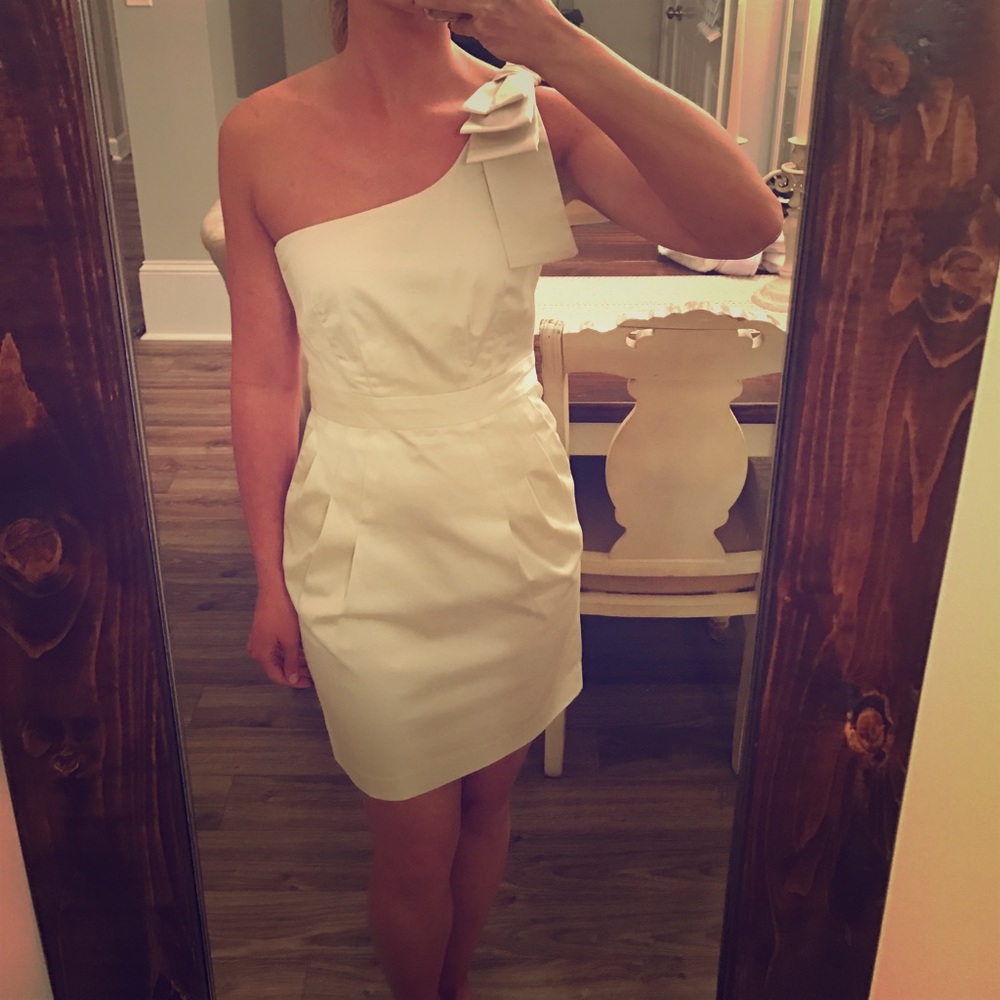 *NWT* French Connection One Shoulder Bow dress