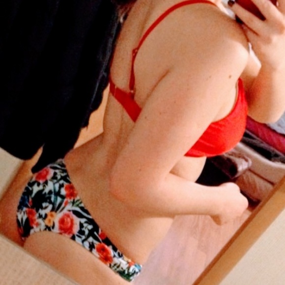 Red n Rose Bikini - Picture 5 of 5