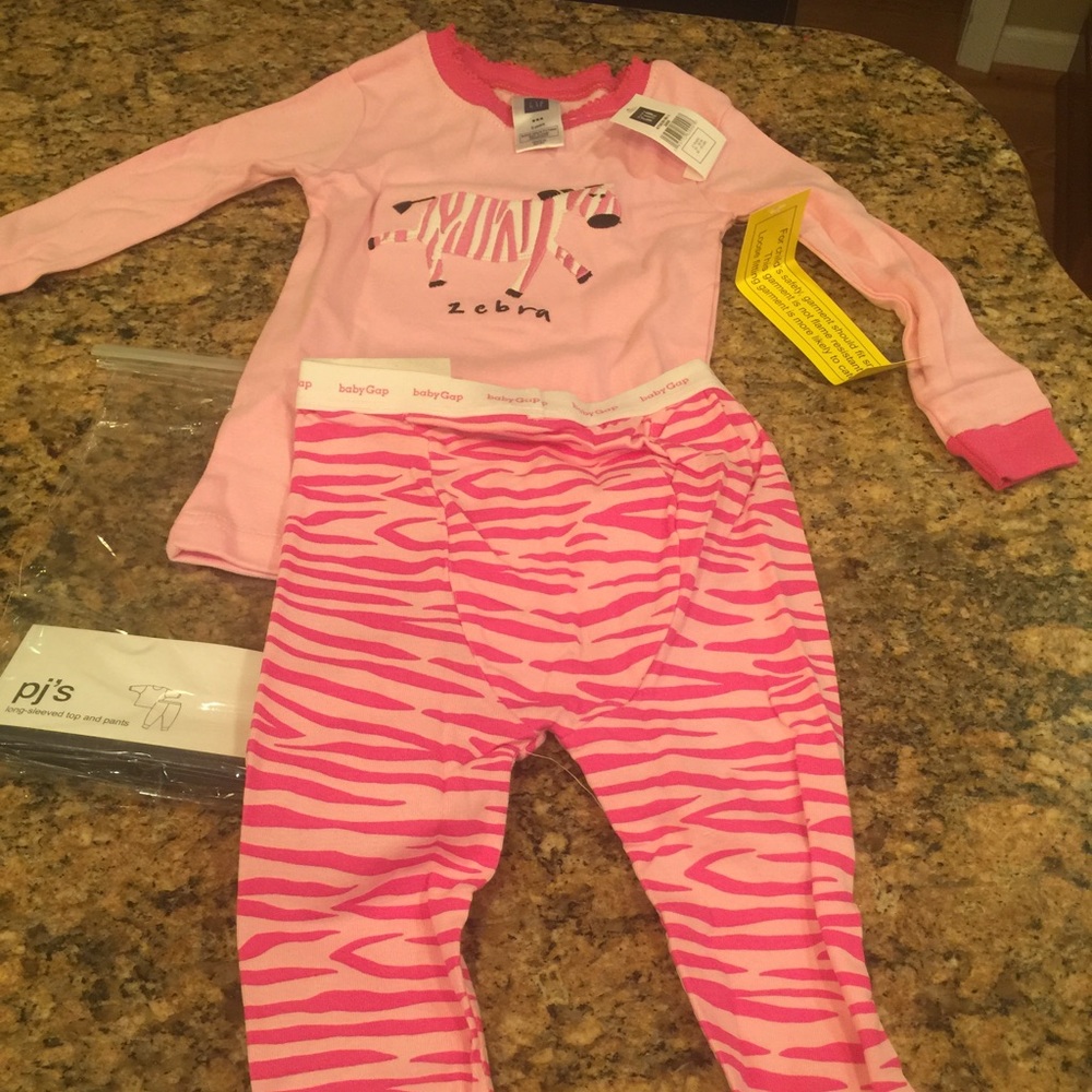 Baby Gap Size 2 y/o Zebra pajama set