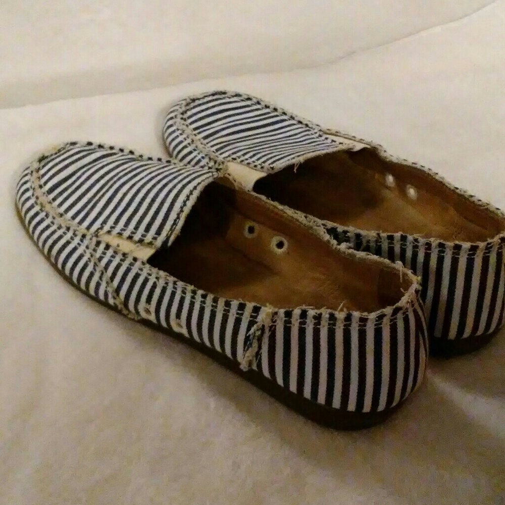AEROSOLES - Picture 2 of 7