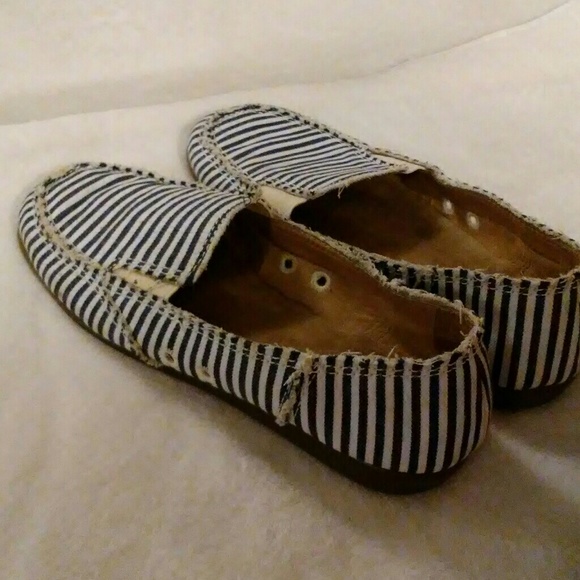 AEROSOLES - Picture 2 of 7