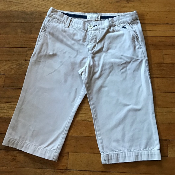 Abercrombie & Fitch Pants - A&F • capri khakis