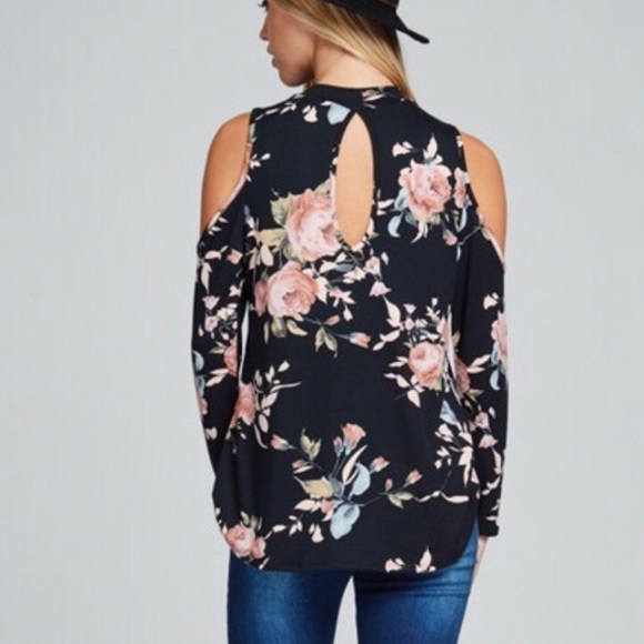 Cold Shoulder Choker Top - Picture 4 of 7