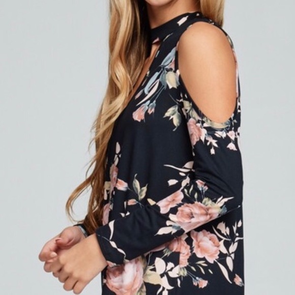 Cold Shoulder Choker Top - Picture 6 of 7