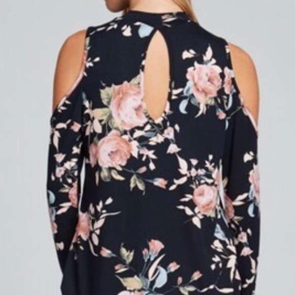 Cold Shoulder Choker Top - Picture 7 of 7