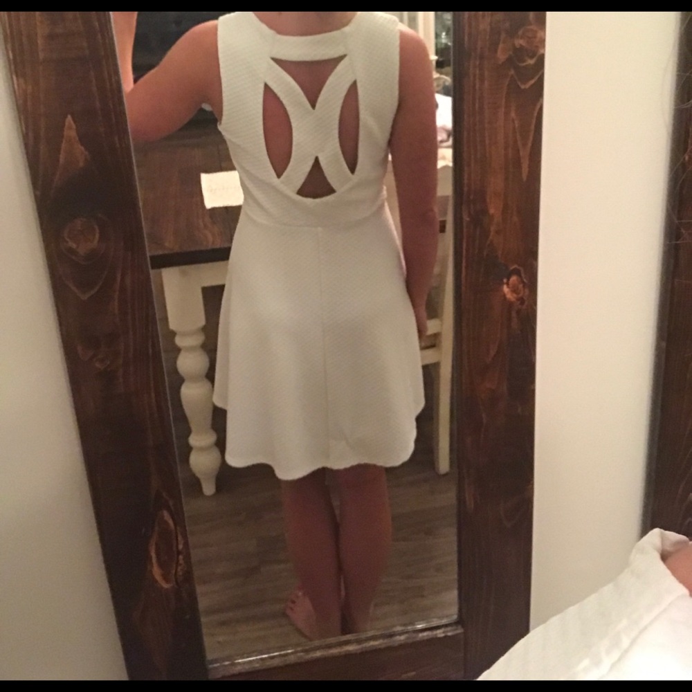 Open-back white cotton dress