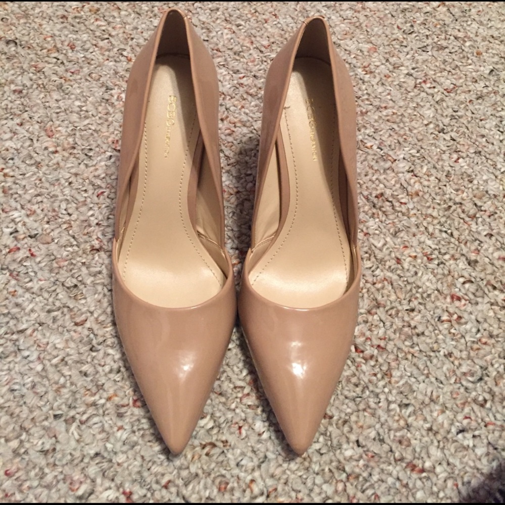 BCBG nude pumps size 8