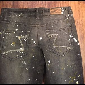 gray distressed skinny jeans