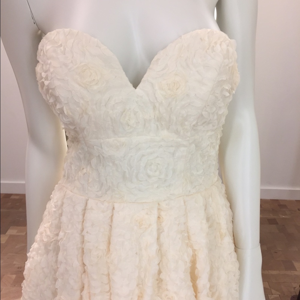 👰🏻Ivory High-Low 'Hayden' Wedding Dress👰🏻 - Picture 3 of 4