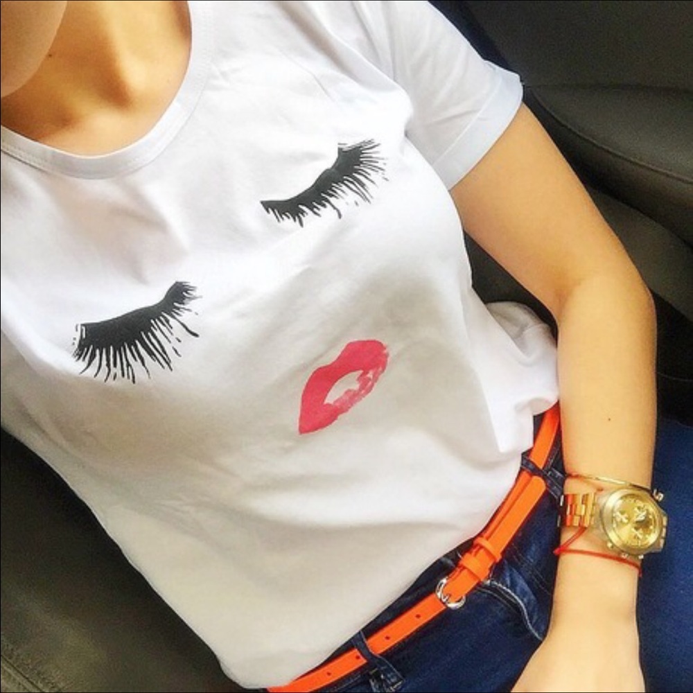 Eyelash Lip Print Tee. Price firm. - Picture 7 of 7