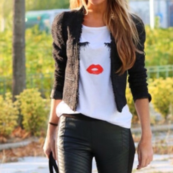 Eyelash Lip Print Tee. Price firm. - Picture 2 of 7