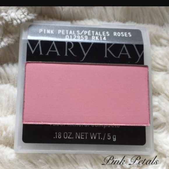 Mary Kay Cheek Color: Pink Petals - Picture 2 of 3