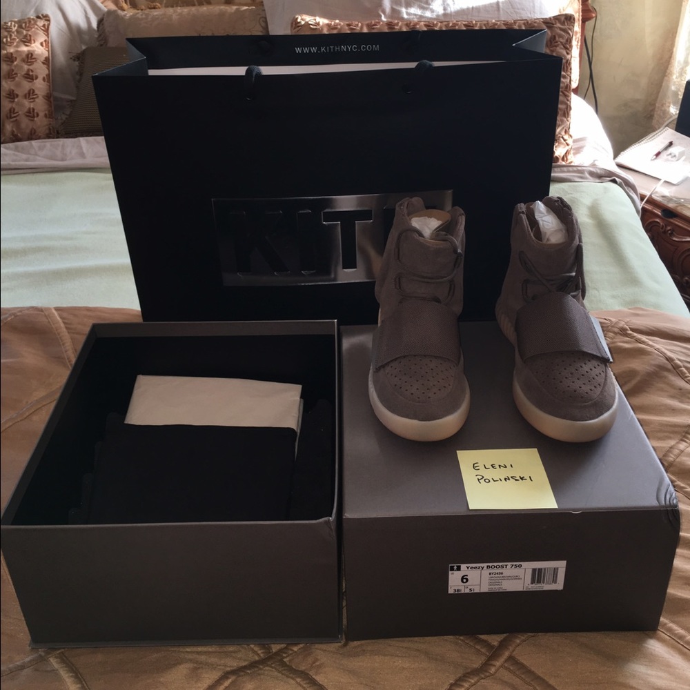 SOLD 🙅🏼 Yeezy 750 Chocolate 100% Authentic