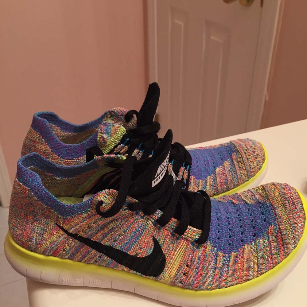 Nike fly knit size 6 NEW