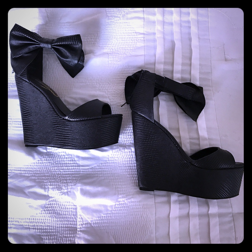 Brand new. Never worn. Platform wedge with bow