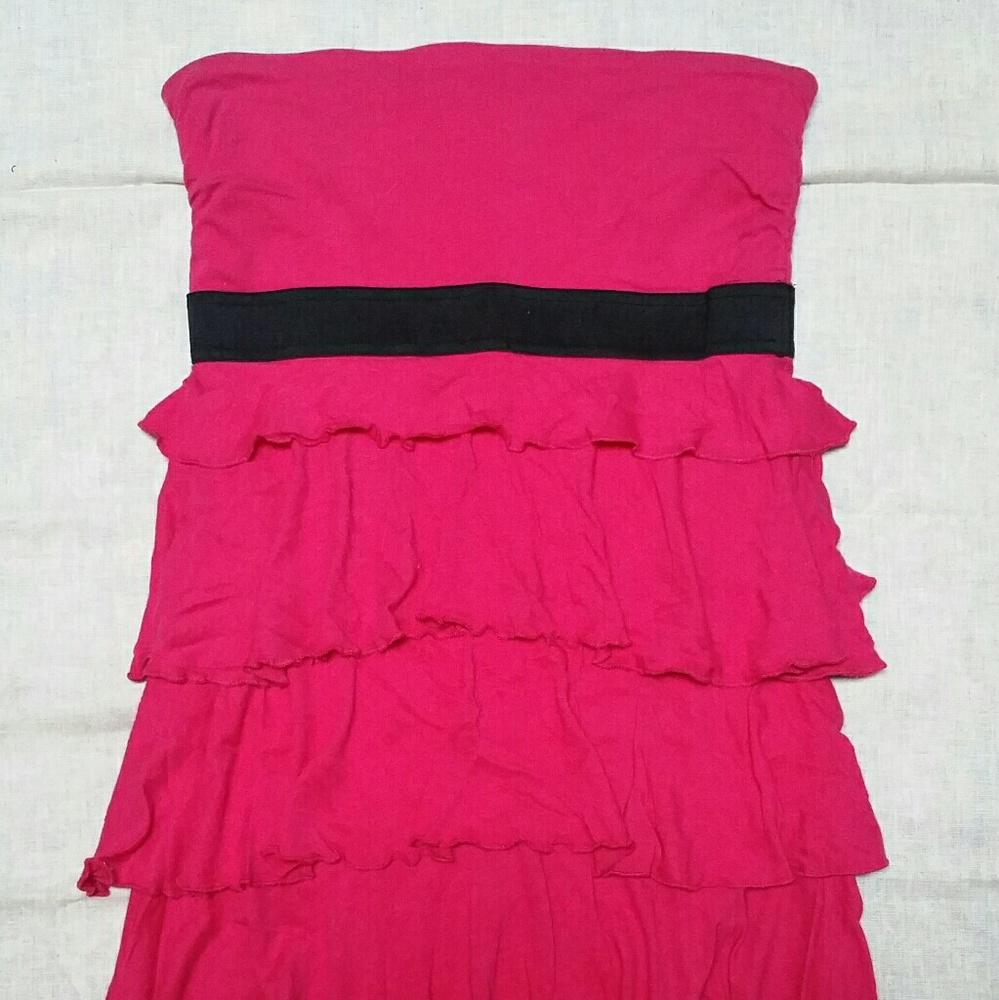 Flowy strapless pink dress