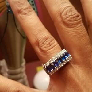 Meet your Posher, Monique