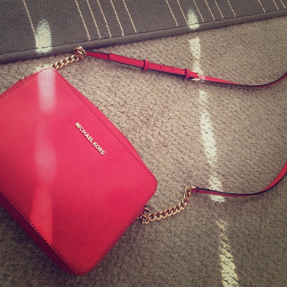 Michael Kors Handbags - Michael kors jet set travel
