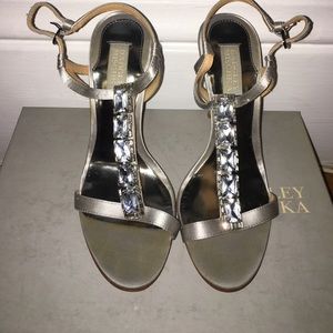 Badgley Mischka Silver Heeled Shoes