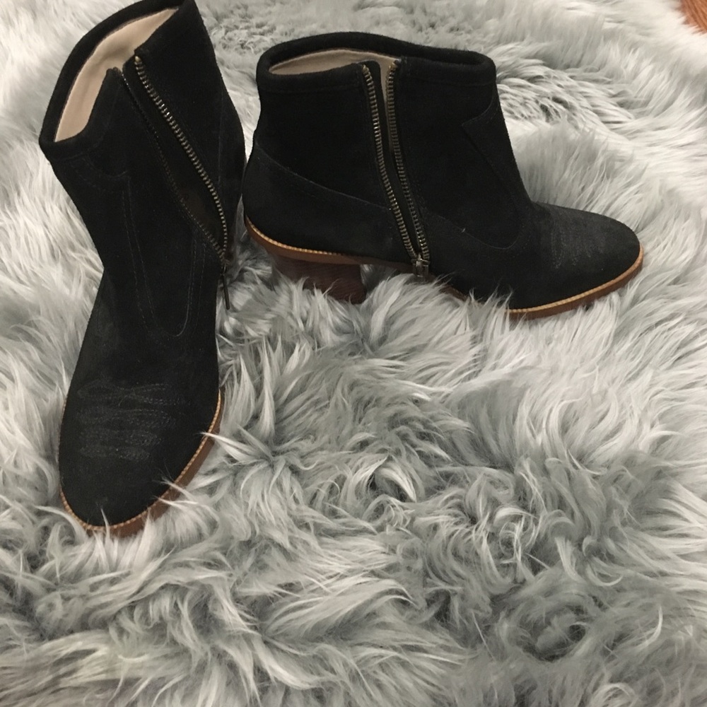 Hinge Booties