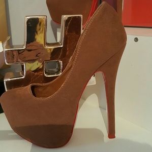 Sexy suede platforms.