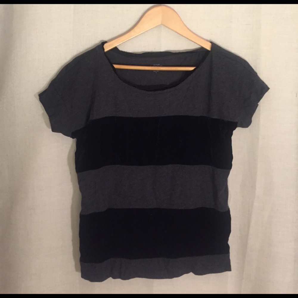 Black & Gray Short Sleeved Top