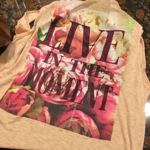 Live In The Moment tank 💞