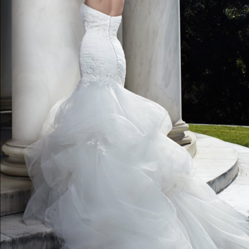 Wedding dress - Picture 2 of 4