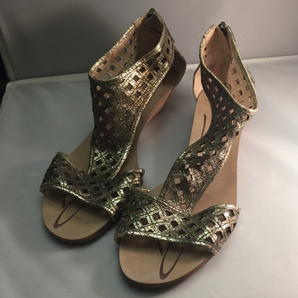 Boutique 9 metallic sandals - adorable size 7