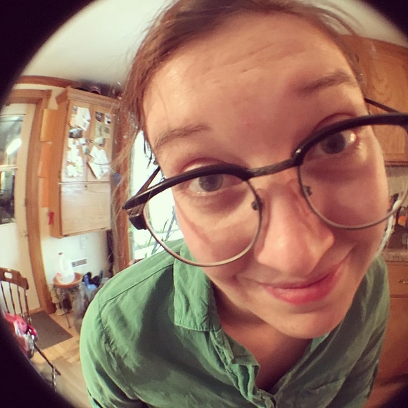 Meet your Posher, Danielle - Picture 1 of 1