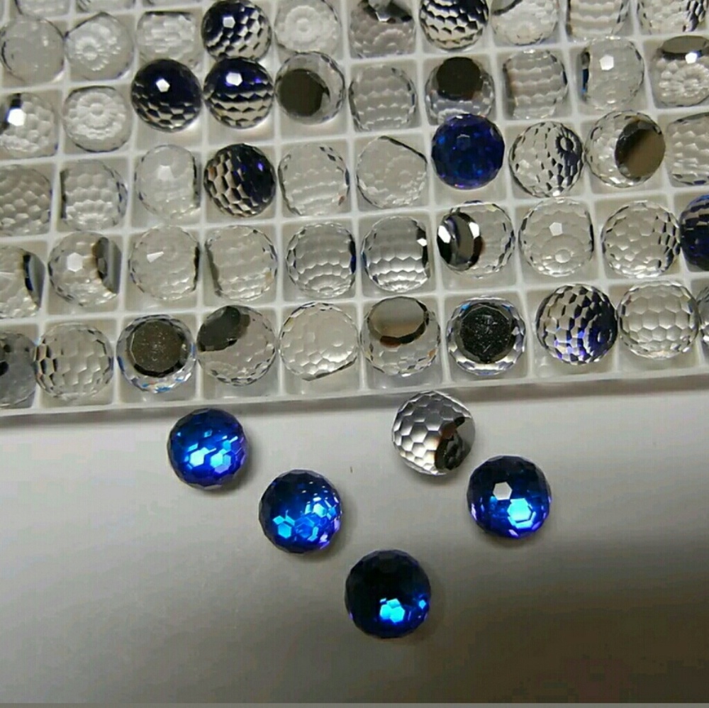🔵 (8) SWAROVSKI CRYSTAL10MM DISCO BALLS