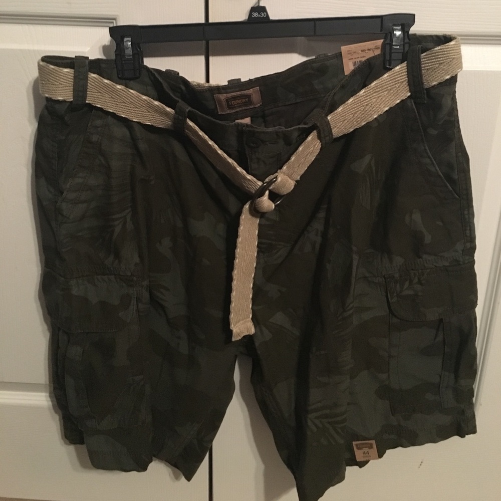 Men's waist size 44 stylish print shorts.  NWT