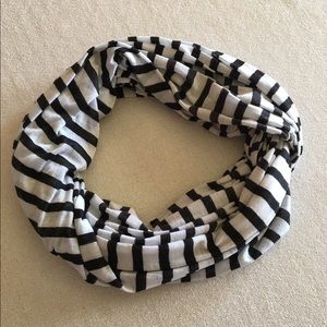 Black and white striped scarf
