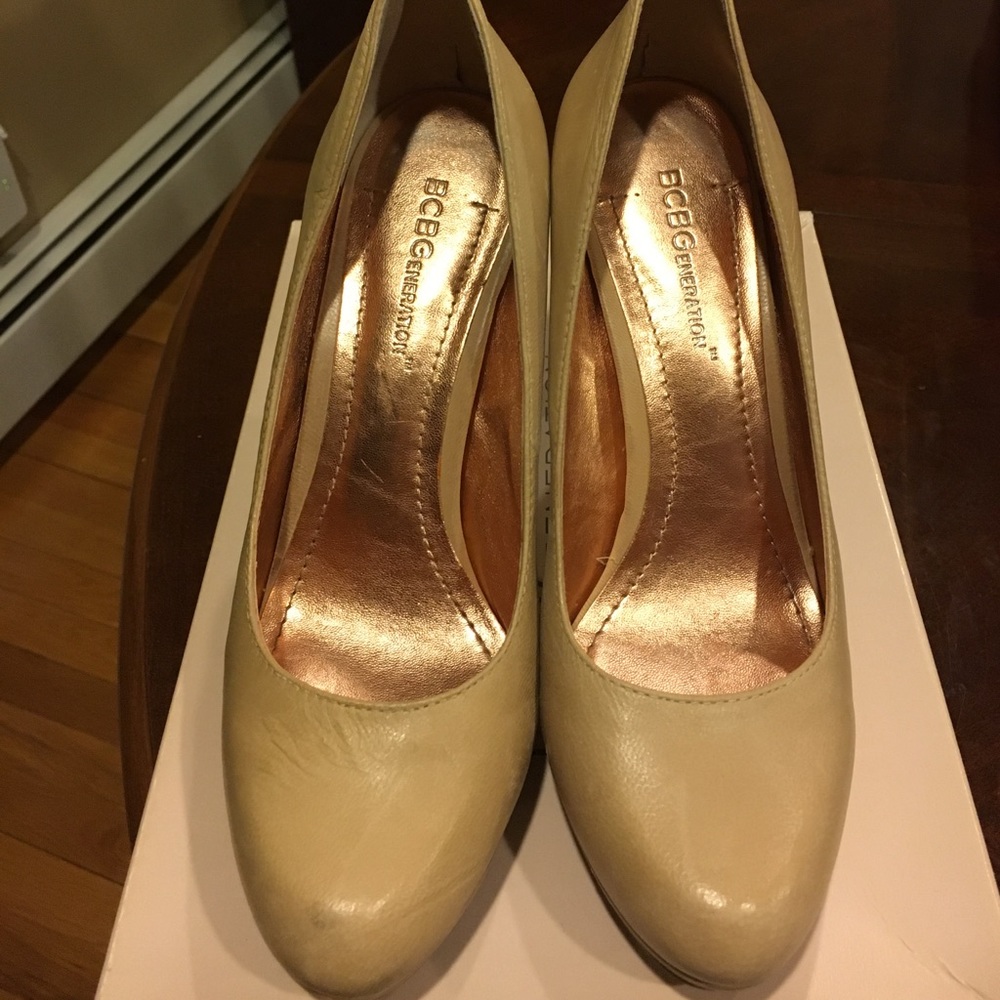 BCBGeneration Women's pumps